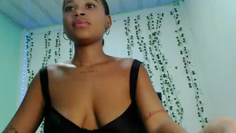 akemy_saunderz online show from 06.11.26