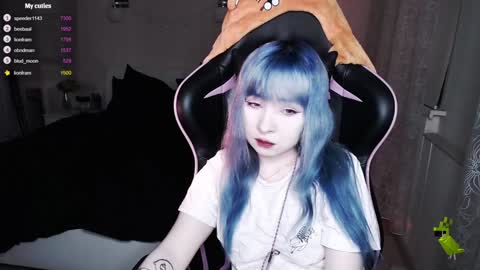 akirahartyx online show from 01.15.25