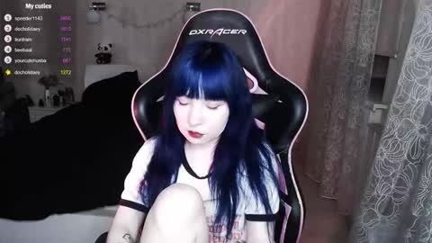 akirahartyx online show from 10.23.25