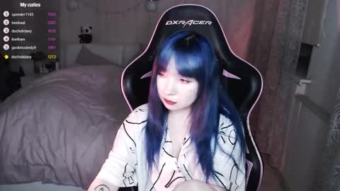 akirahartyx online show from 11.13.25