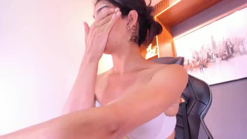 Snapshot of alahia__rodriguez chatting on 02.01.26 Alahia Rodriguez online show from 02.01.26