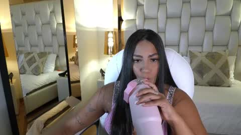 Snapshot of alahiaross chatting on 07.16.26 alahiaross online show from 07.16.26