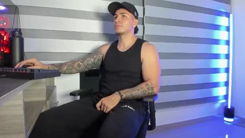Snapshot of alan_muscle chatting on 06.15.26 Alan online show from 06.15.26