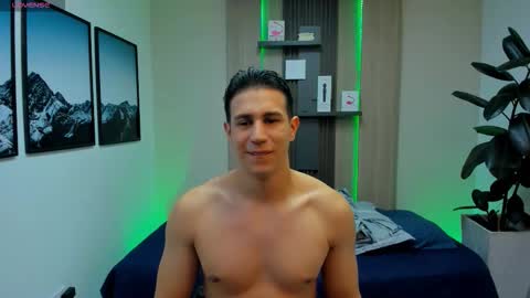 Alan  Kevin can we reach 100 thumbs up please guys  online show from 03.14.26