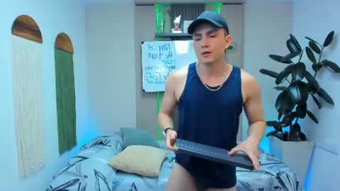 Alan  Kevin can we reach 100 thumbs up please guys  online show from 06.15.26