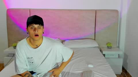 Snapshot of alana__get chatting on 12.21.24 online show from 12.21.24