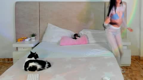 Snapshot of alana__get chatting on 10.17.25 online show from 10.17.25