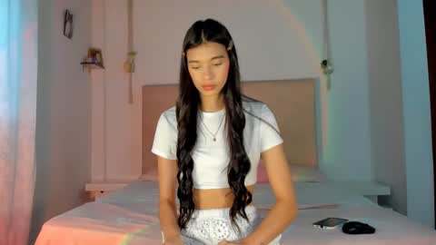 Snapshot of alana__get chatting on 06.18.26 online show from 06.18.26