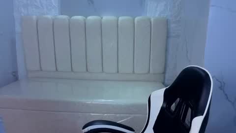 Snapshot of alana_fox_tx chatting on 06.25.26 Follow me.. Live 1430 to 2100 online show from 06.25.26