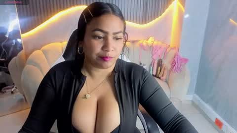Snapshot of alana_fox_tx chatting on 07.18.26 Follow me.. Live 1430 to 2100 online show from 07.18.26