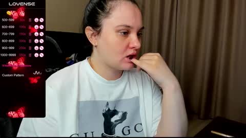 Snapshot of alanabrox chatting on 10.19.25 Julia online show from 10.19.25