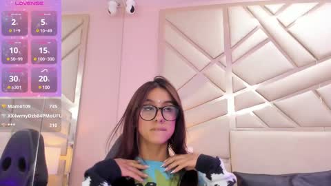 Snapshot of alanajones1 chatting on 12.23.24 alana online show from 12.23.24