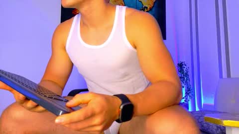 Snapshot of alanferrer chatting on 11.12.25 Alan Ferrer online show from 11.12.25