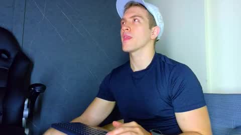 Snapshot of alanferrer chatting on 03.17.26 Alan Ferrer online show from 03.17.26