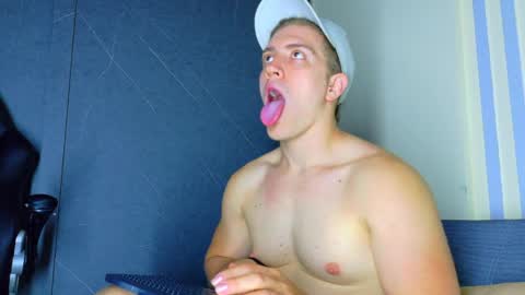 Snapshot of alanferrer chatting on 04.04.26 Alan Ferrer online show from 04.04.26