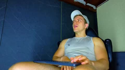 Snapshot of alanferrer chatting on 04.13.26 Alan Ferrer online show from 04.13.26