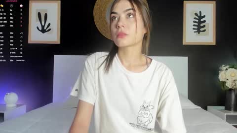 Snapshot of alannarusselll chatting on 10.22.25 Alanna Cute Russell online show from 10.22.25