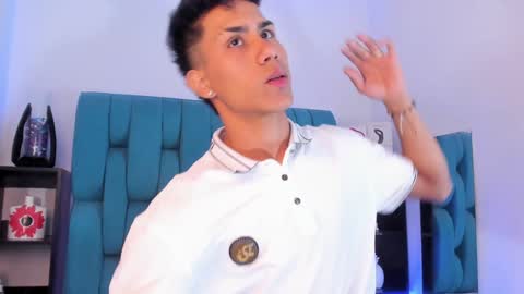 Snapshot of alannaughty_ chatting on 12.20.24 alannaughty_ online show from 12.20.24