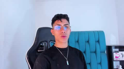 Snapshot of alannaughty_ chatting on 02.06.25 alannaughty_ online show from 02.06.25