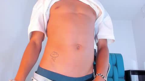 Snapshot of alannaughty_ chatting on 02.18.25 alannaughty_ online show from 02.18.25