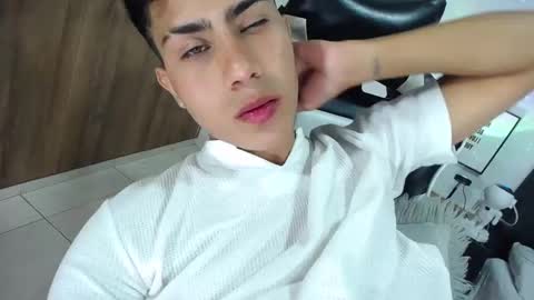 Snapshot of alannaughty_ chatting on 10.29.25 alannaughty_ online show from 10.29.25