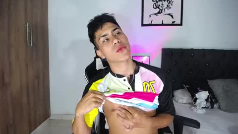 Snapshot of alannaughty_ chatting on 10.30.25 alannaughty_ online show from 10.30.25