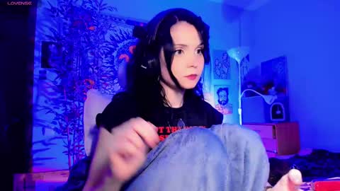 Snapshot of alaska_chan_ chatting on 02.18.25 alaska_chan_ online show from 02.18.25