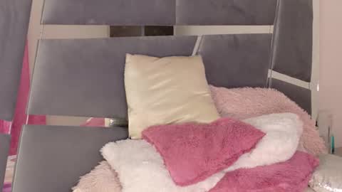 Snapshot of alba_grey chatting on 01.28.25 alba online show from 01.28.25