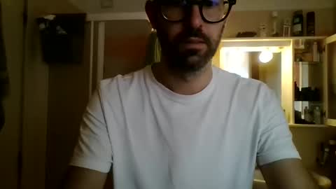 Snapshot of albertodivenire chatting on 02.23.25 albertodivenire online show from 02.23.25