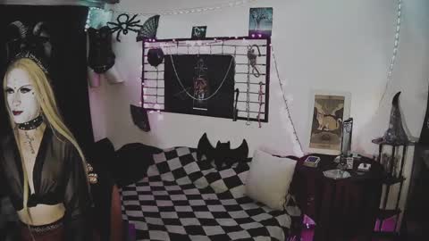 Snapshot of alchemymistic chatting on 02.10.25 Mistic witch online show from 02.10.25