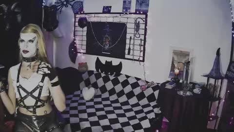 Snapshot of alchemymistic chatting on 03.10.25 Mistic witch online show from 03.10.25