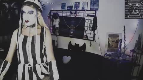 Snapshot of alchemymistic chatting on 10.15.25 Mistic witch online show from 10.15.25