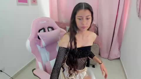 Snapshot of ale_lewiss chatting on 07.16.26 Ale online show from 07.16.26