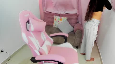 Snapshot of ale_lewiss chatting on 07.23.26 Ale online show from 07.23.26