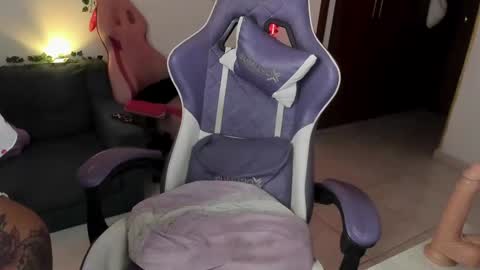 Snapshot of ale_petitee chatting on 02.08.25 alexa online show from 02.08.25