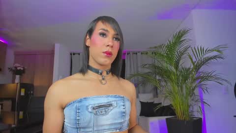 Snapshot of alejaevangeline chatting on 02.23.25 A L E J A N D R A online show from 02.23.25
