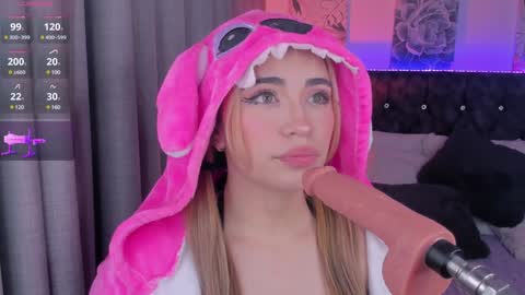 Snapshot of alejamillan1 chatting on 12.19.24   night GTM -5 online show from 12.19.24