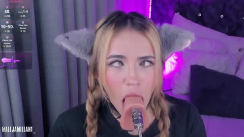 Snapshot of alejamillan1 chatting on 12.30.24   night GTM -5 online show from 12.30.24