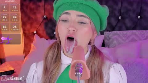 Snapshot of alejamillan1 chatting on 03.04.25   night GTM -5 online show from 03.04.25