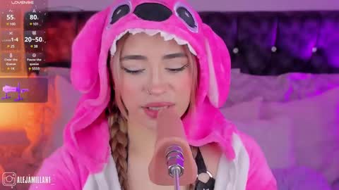 Snapshot of alejamillan1 chatting on 03.10.25   night GTM -5 online show from 03.10.25