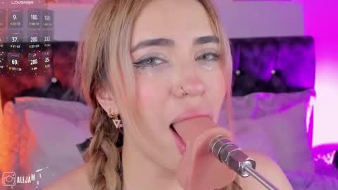 Snapshot of alejamillan1 chatting on 03.10.25   night GTM -5 online show from 03.10.25