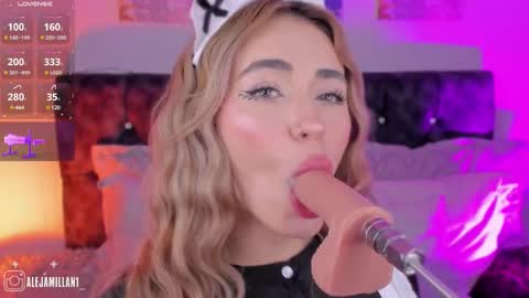 Snapshot of alejamillan1 chatting on 03.11.25   night GTM -5 online show from 03.11.25