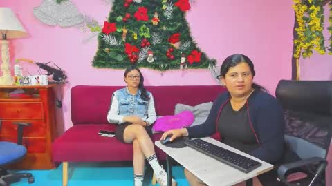 Snapshot of alejita_smithh chatting on 12.22.25 zoe and Kataleya online show from 12.22.25