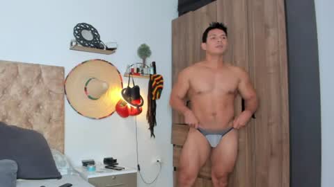Snapshot of alejostrong chatting on 07.23.26 alejostrong online show from 07.23.26