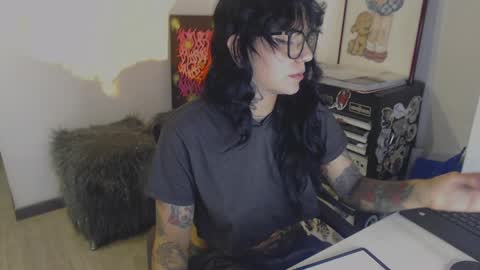 Snapshot of aleksanoir chatting on 04.30.26 AleksaNoir online show from 04.30.26