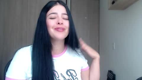 Snapshot of aleska__bell chatting on 09.08.25 Aleska online show from 09.08.25