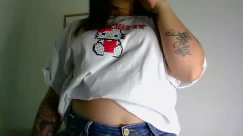 QUEEN OFF MILk  IM BACK  15 NOV online show from 04.22.26