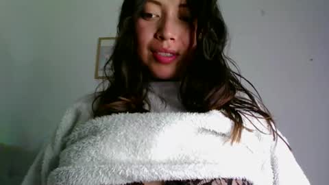 QUEEN OFF MILk  IM BACK  15 NOV online show from 04.25.26