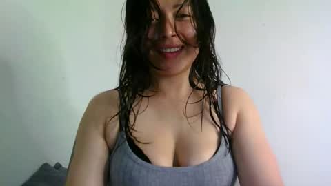 QUEEN OFF MILk  IM BACK  15 NOV online show from 05.05.26