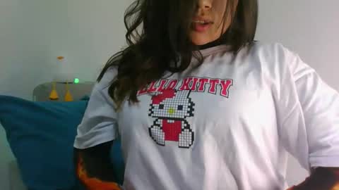 QUEEN OFF MILk  IM BACK  15 NOV online show from 05.12.26